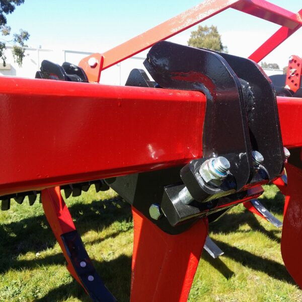 Minos-Agri-9-Tine-Chisel-Plough-with-Roller-CZ-9-M