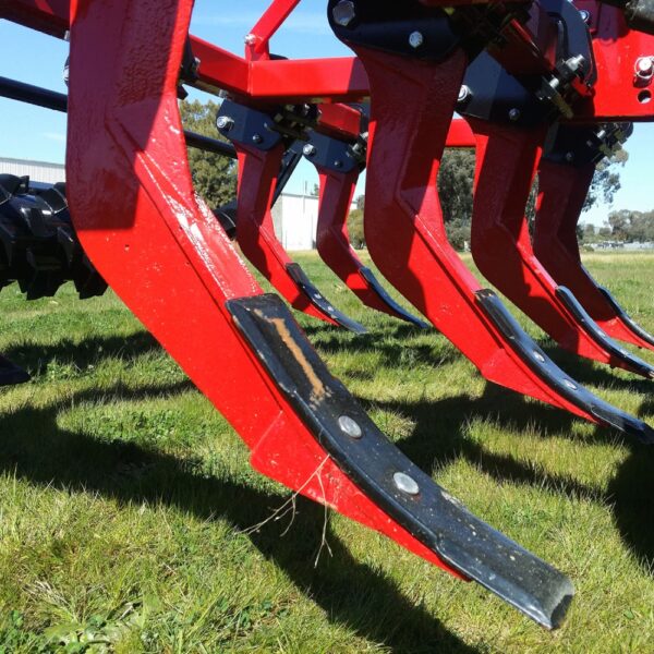 Minos-Agri-9-Tine-Chisel-Plough-with-Roller-CZ-9-M