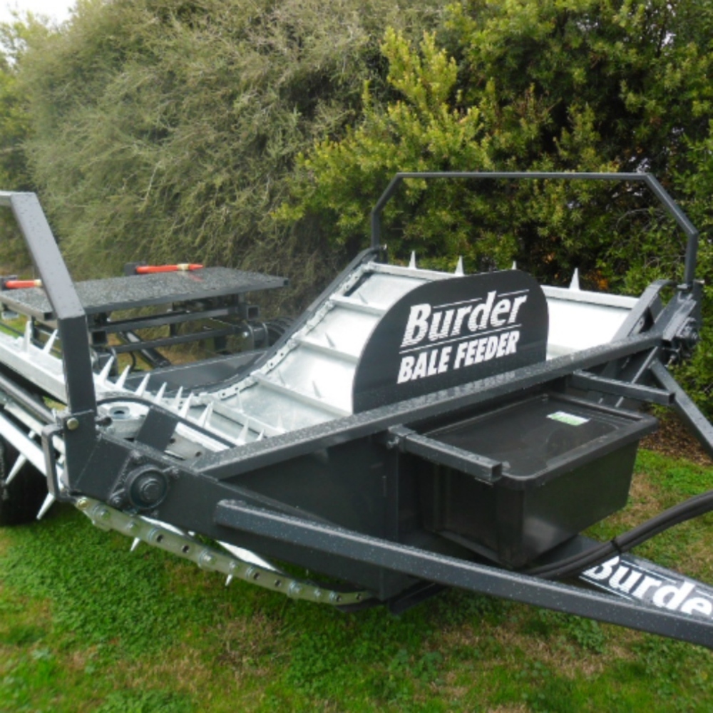 Burder-Hay-Bale-Feedout-Wagon Burder-Hay-Bale-Feedout-Wagon