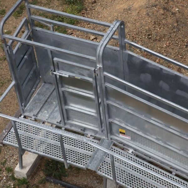 Arrowquip-Cattle-Heavy-Duty-Loading-Ramp-LRSCBW